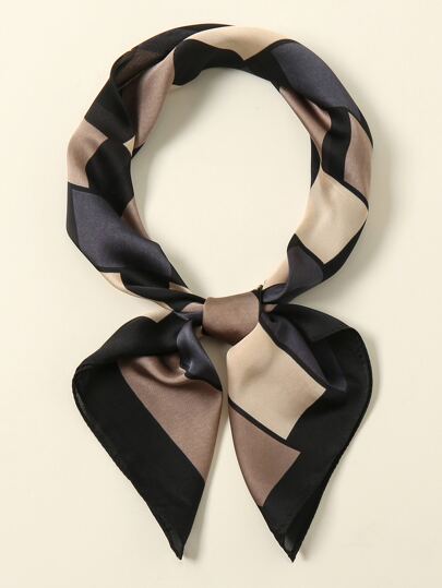 باندانا بنقش بسيط على طراز السبعينيات للنساء قطعة واحدة، يمكن استخدامها كوشاح أو حزام أو عصابة رأس يعد باندانا إكسسوار رائع لتزيين مظهرك