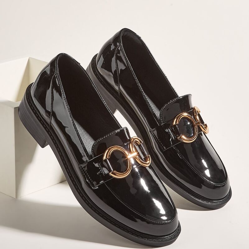 

Minimalist Snaffle Decor Loafers, Black