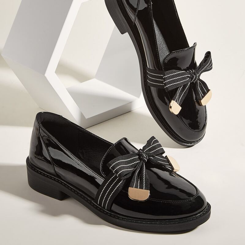 

Minimalist Bow Decor Loafers, Black