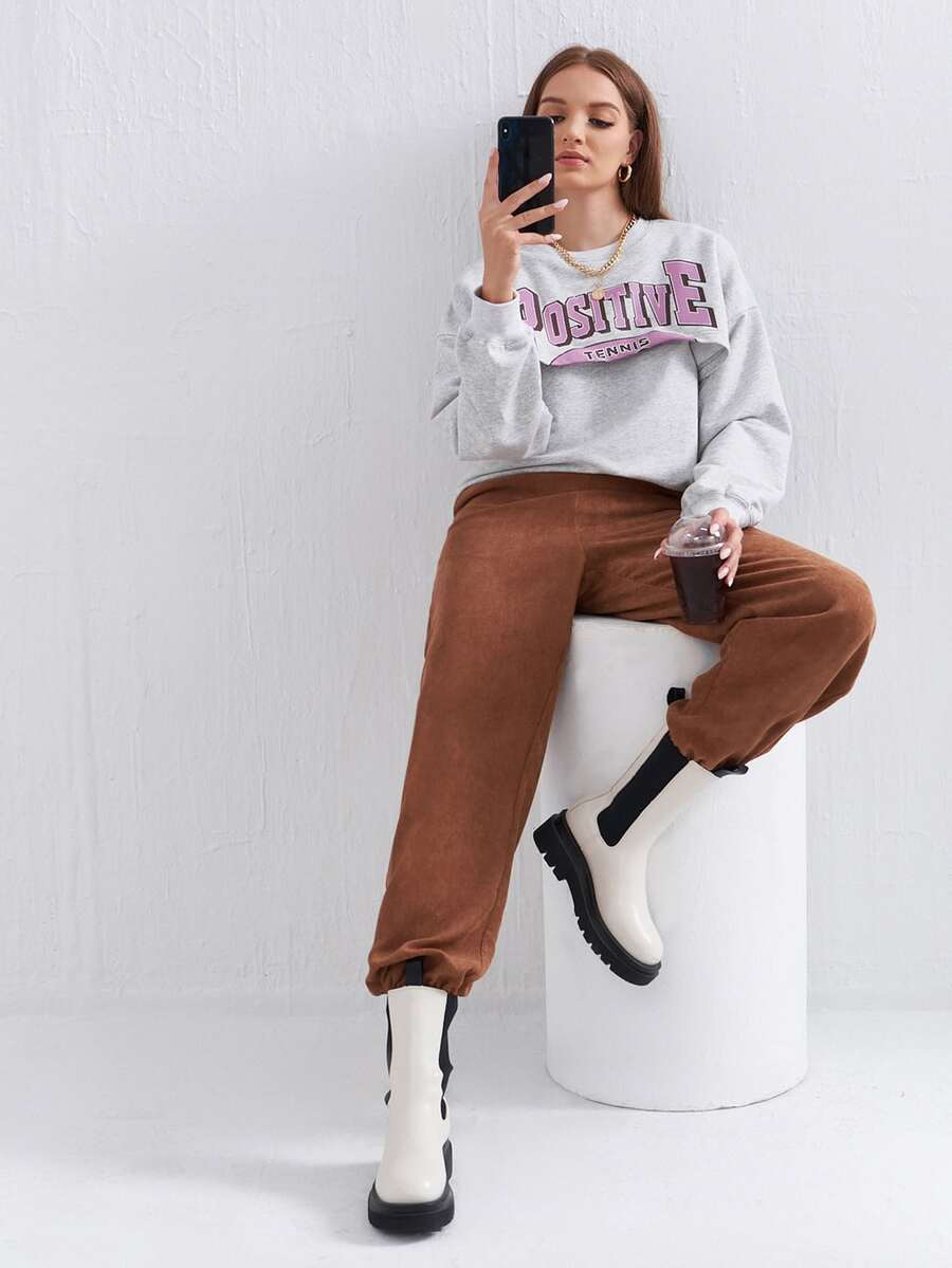 SHEIN Pullover con estampado de letra de hombros caídos - Gris Claro - Ver 1