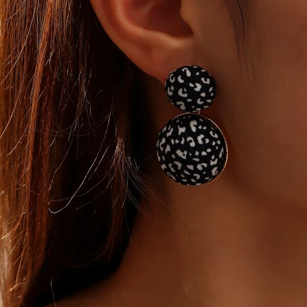 

Round Drop Earring, Black and white