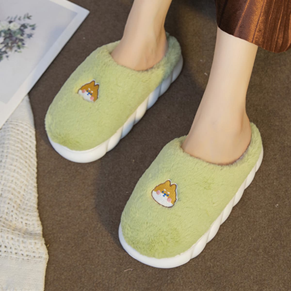 

Cartoon Applique Bedroom Slippers, Green