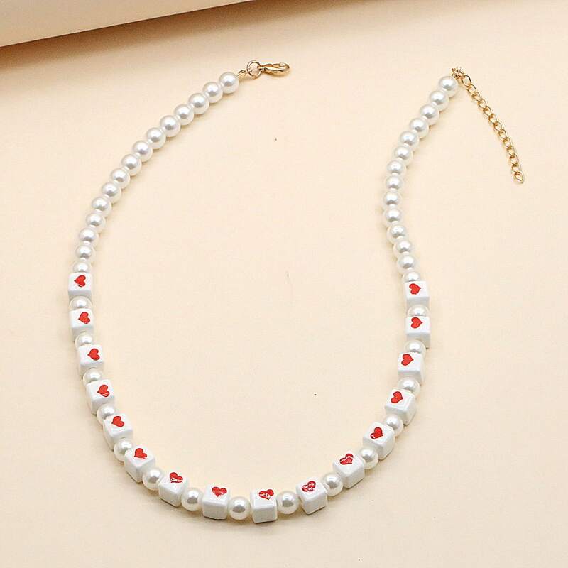 

Heart Graphic Beaded Necklace, Red