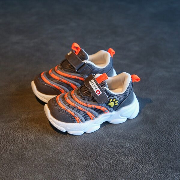 

Boys Letter Graphic Mesh Panel Sneakers, Multicolor
