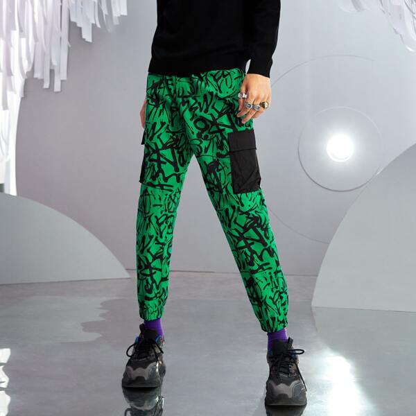 

Men Graffiti Print Flap Pocket Drawstring Waist Pants, Green
