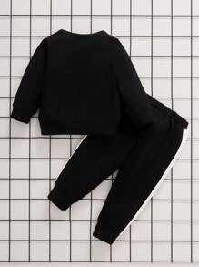 Đứa bé trai Chai Và Đồ họa Khẩu hiệu Áo chui đầu & Tương phản Đường may bên Quần thể thao - Đen và trắng - Xem 2