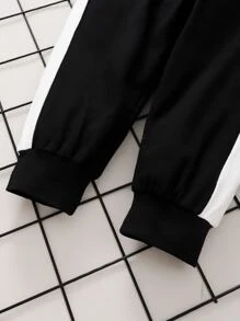 Đứa bé trai Chai Và Đồ họa Khẩu hiệu Áo chui đầu & Tương phản Đường may bên Quần thể thao - Đen và trắng - Xem 5