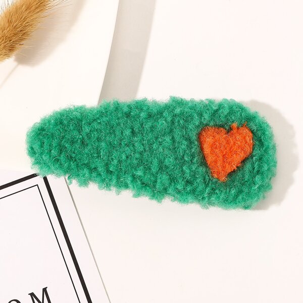 

Heart Detail Fuzzy Hair Clip, Green