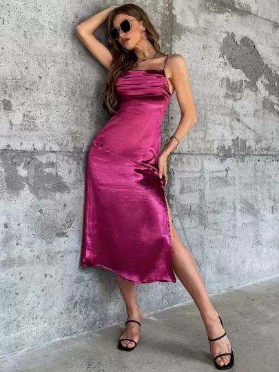 Aveloria 緞面高衩吊帶洋裝