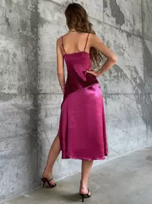 Aveloria 緞面高衩吊帶洋裝