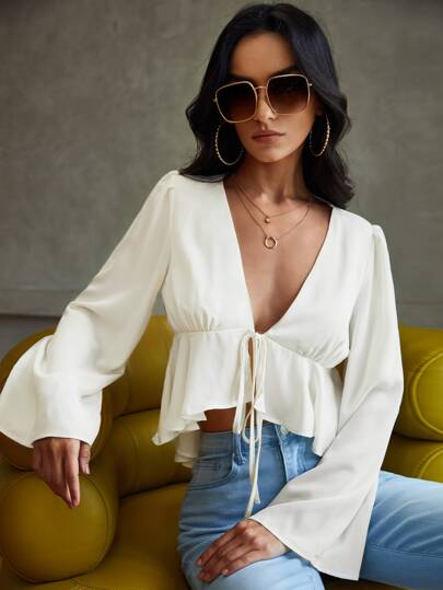 SHEIN VCAY Blusa De Playa Veraniega Con Cuello En V Profundo, Con Encaje, Mangas Acampanadas Con Volantes, Parte Frontal Con Cordón, Peplum, Color Blanco
