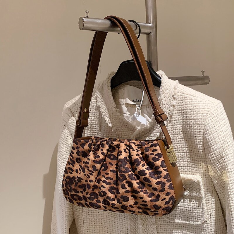 

Leopard Graphic Ruched Design Shoulder Bag, Brown