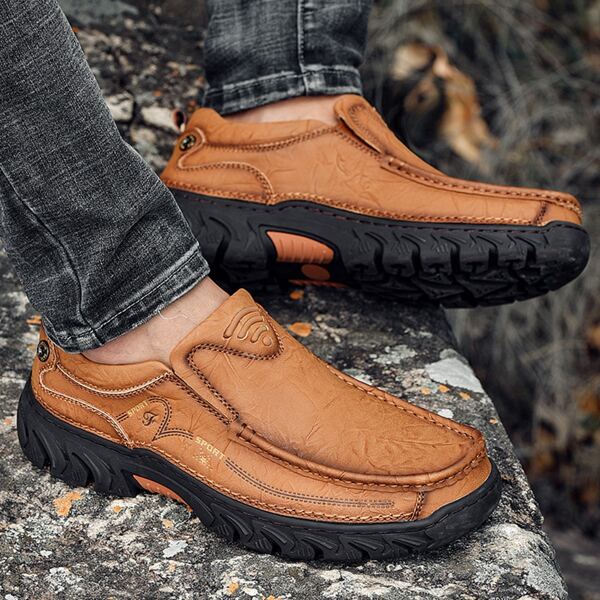 

Men Textured Stitch Detail Loafers, Brown