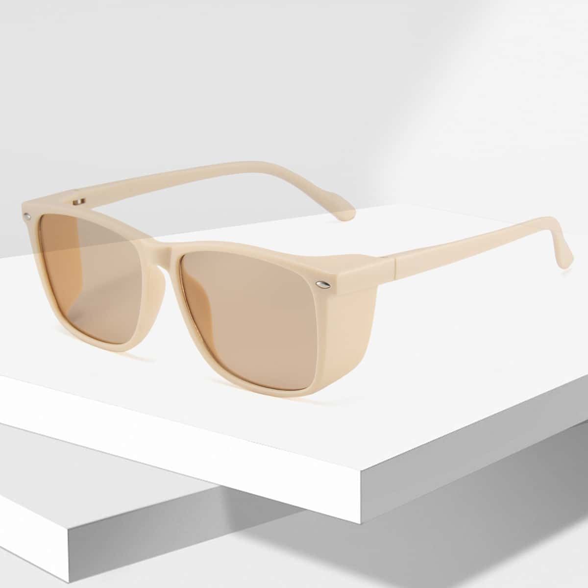 

Simple Tinted Lens Sunglasses