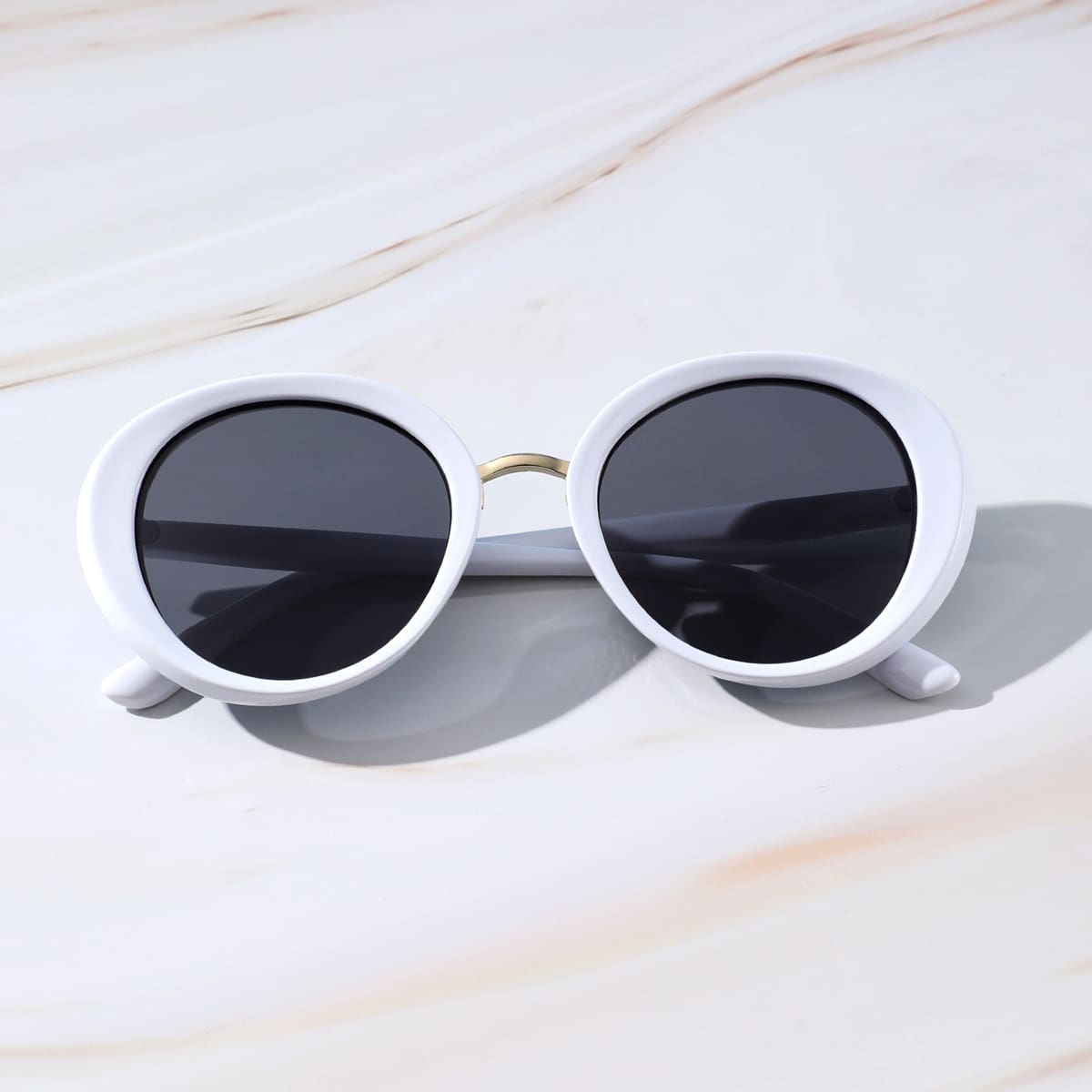 

Round Frame Sunglasses
