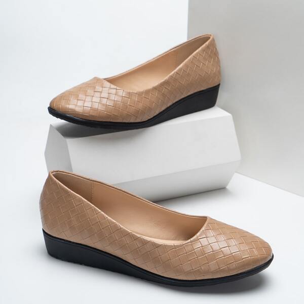 

Minimalist Textured Wedge Courts, Khaki