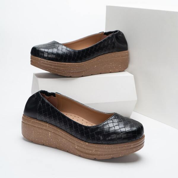 

Minimalist Textured Wedge Courts, Black