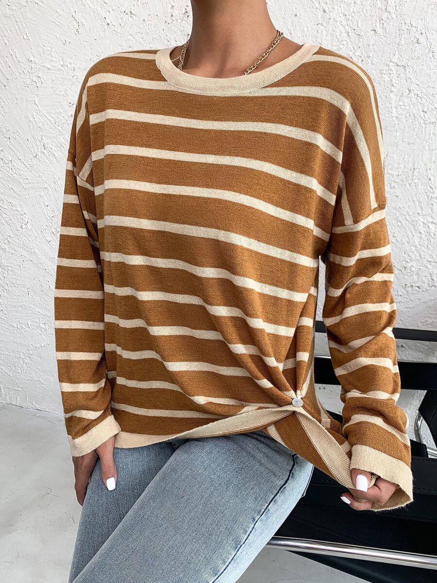 SHEIN Essnce Jersey con patrón de rayas de hombros caídos con diseño de botón - Multicolor - Ver 1