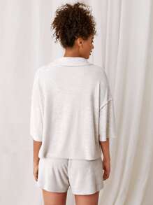 SHEIN EZwear Top con parche de bolsillo de hombros caídos con botón delantero - Gris Claro - Ver 2