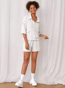 SHEIN EZwear Top con parche de bolsillo de hombros caídos con botón delantero - Gris Claro - Ver 3