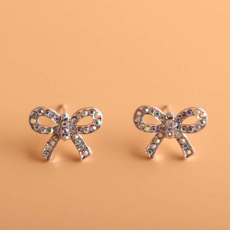 

Bow Decor Stud Earrings, Silver