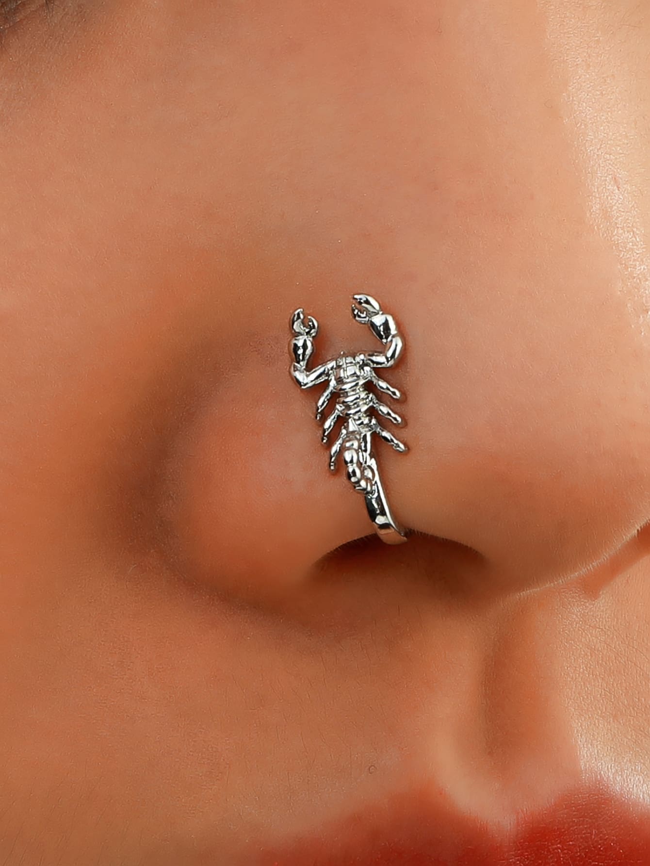 1入創意蝎子造型鼻夾，時尚假穿孔飾品，適合女性日常佩戴 - 銀色 - 查看 1