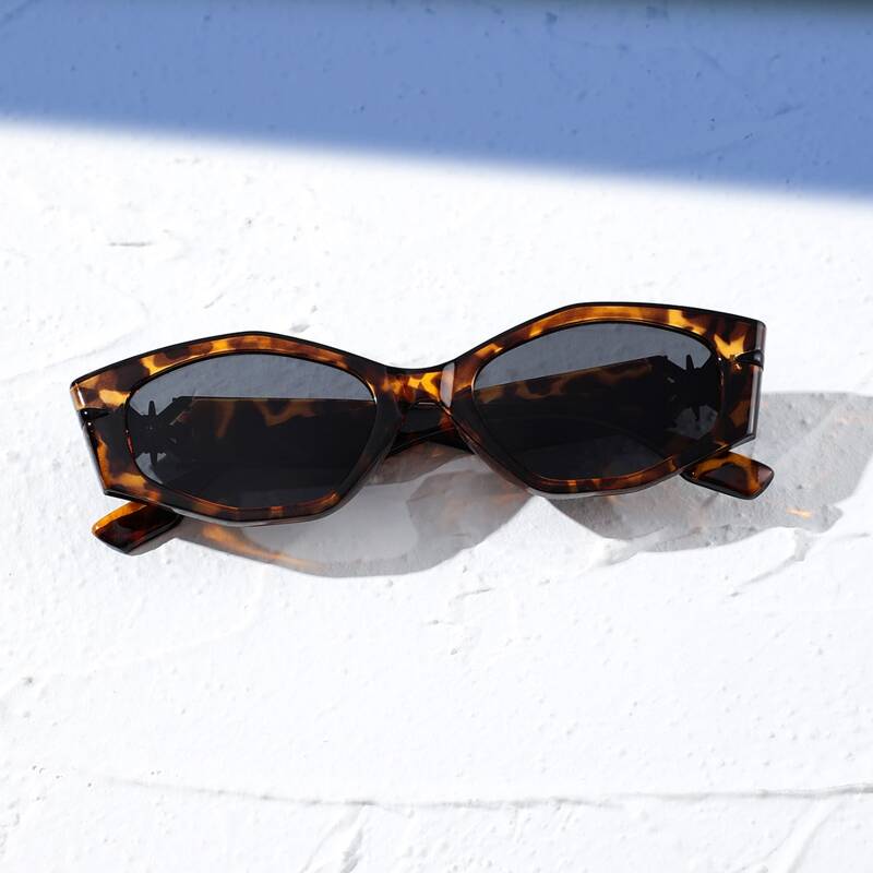 

Tortoiseshell Frame Sunglasses