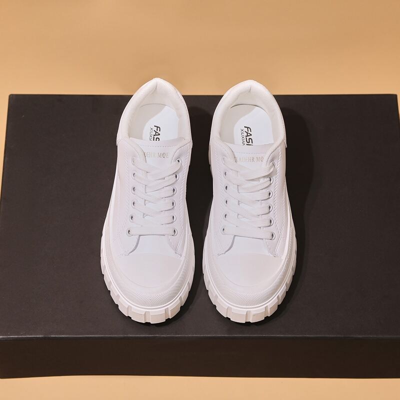 

Minimalist Lace-up Front Skate Shoes, White