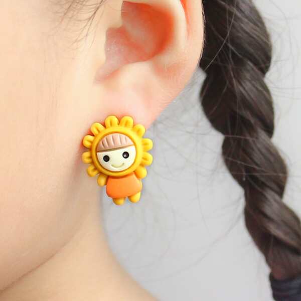 

2pcs Toddler Girls Cartoon Graphic Decor Ear Cuff, Multicolor