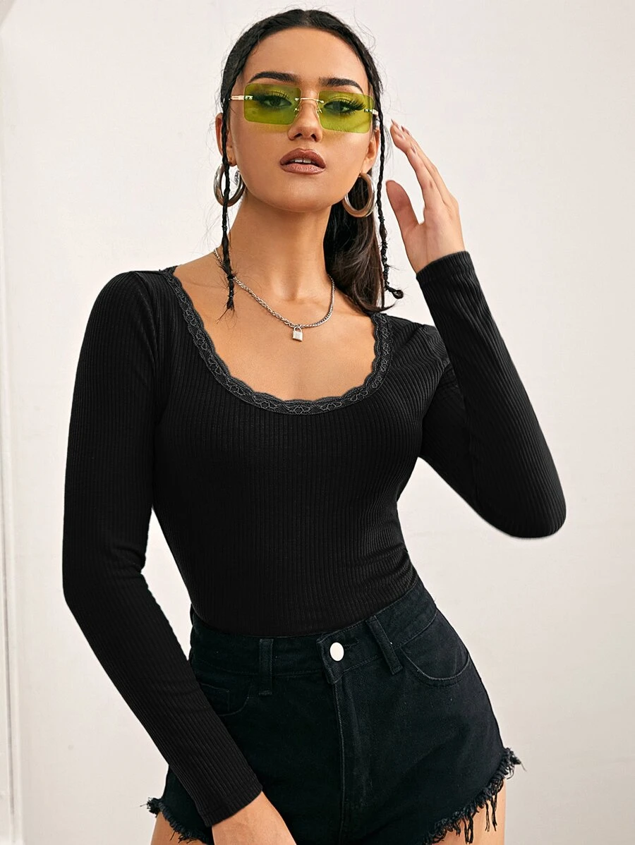SHEIN Privé Camiseta ribete con encaje de cuello scoop - Negro - Ver 1