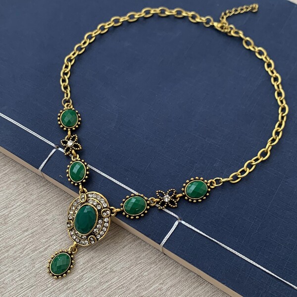 

Rhinestone Decor Vintage Necklace, Green