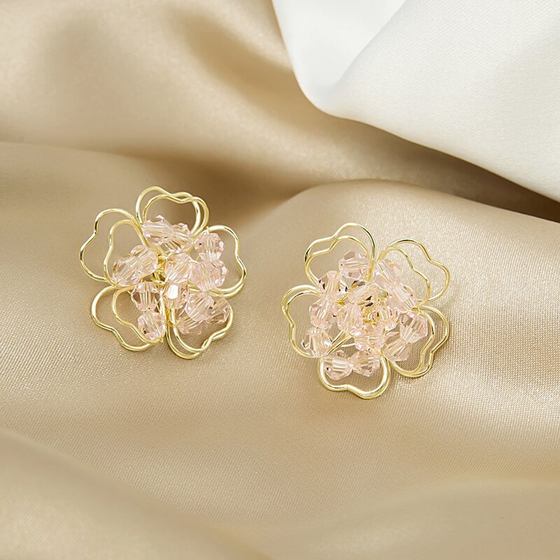 

Floral Decor Stud Earrings, Pink