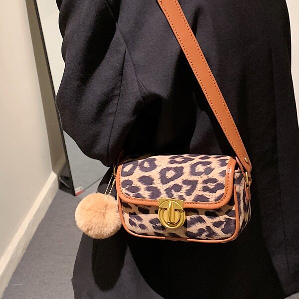 

Leopard Graphic Pom Pom Decor Shoulder Bag, Multicolor