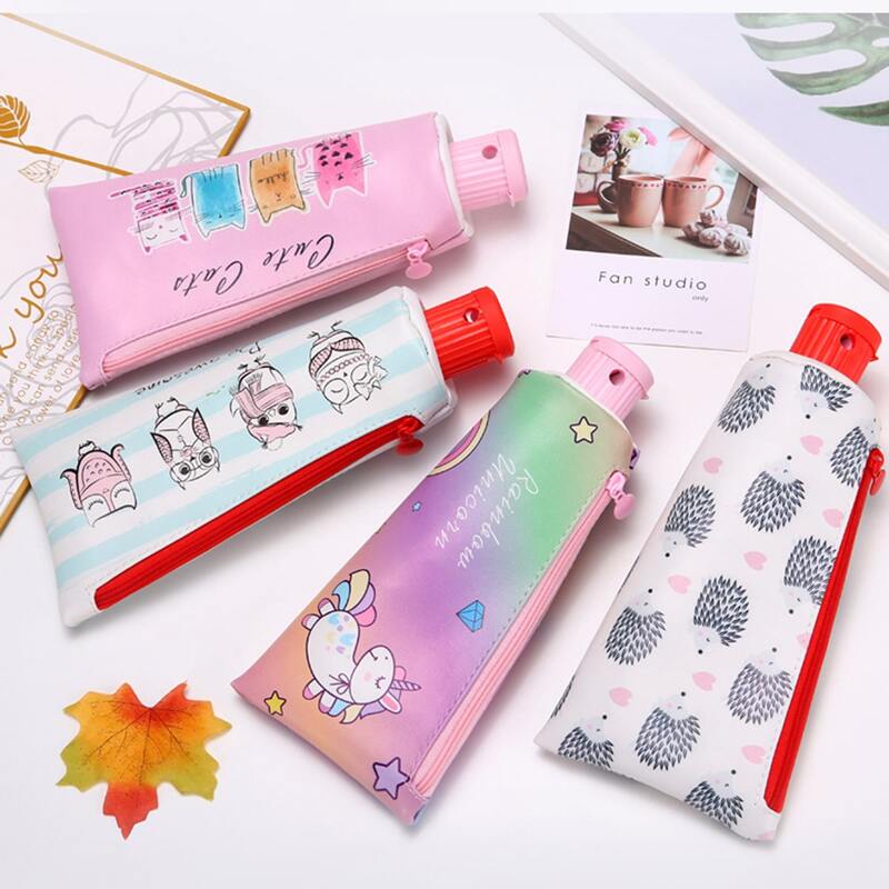 

1pc Cartoon Graphic Random Pencil Case, Multicolor