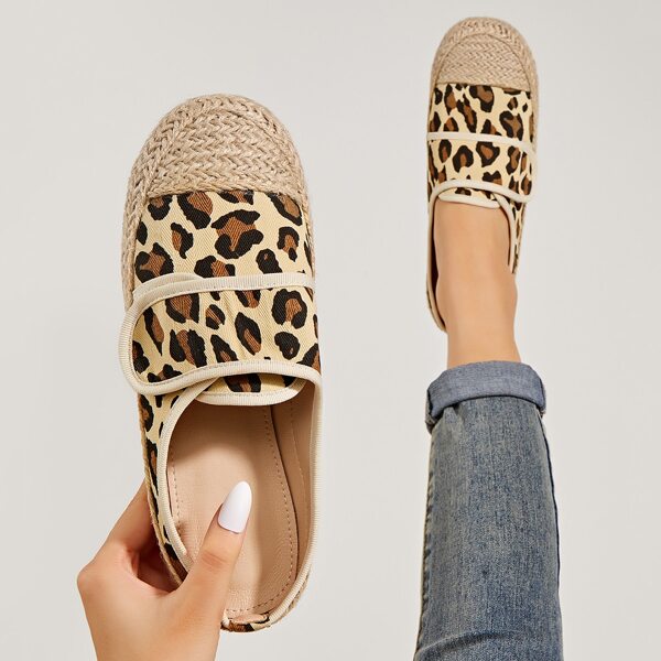 

Leopard Graphic Straw Design Flats, Multicolor