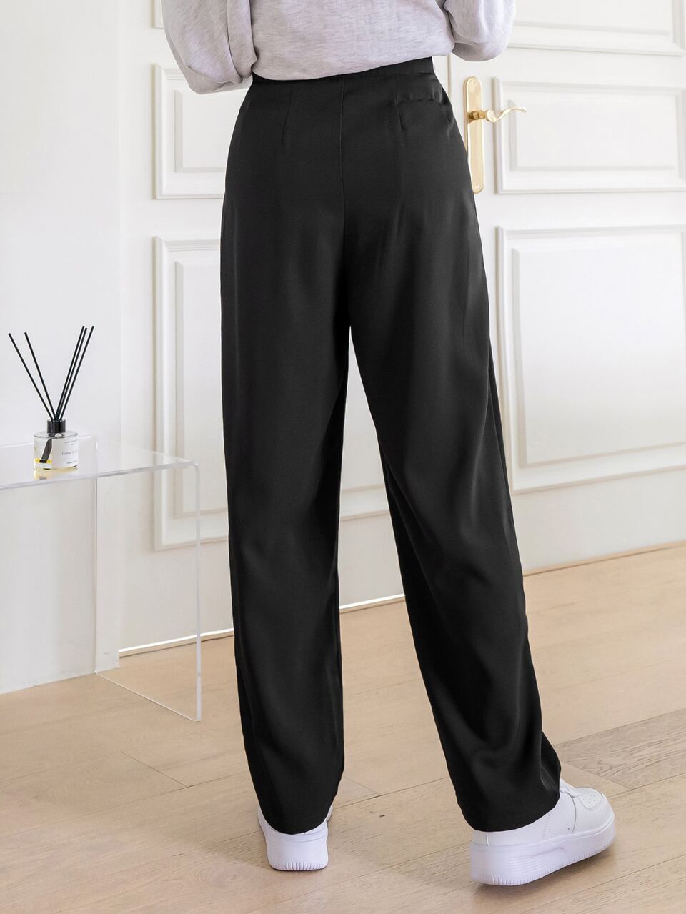 Plicated Detail Straight Leg Pants