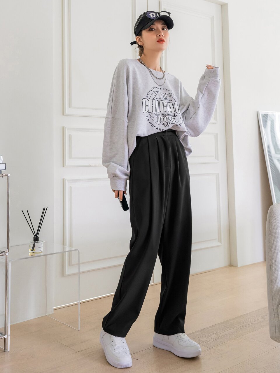 Plicated Detail Straight Leg Pants