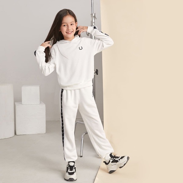 

Girls 1pc Antler Embroidery Raglan Sleeve Contrast Side Seam Sweatshirt & 1pc Sweatpants, White