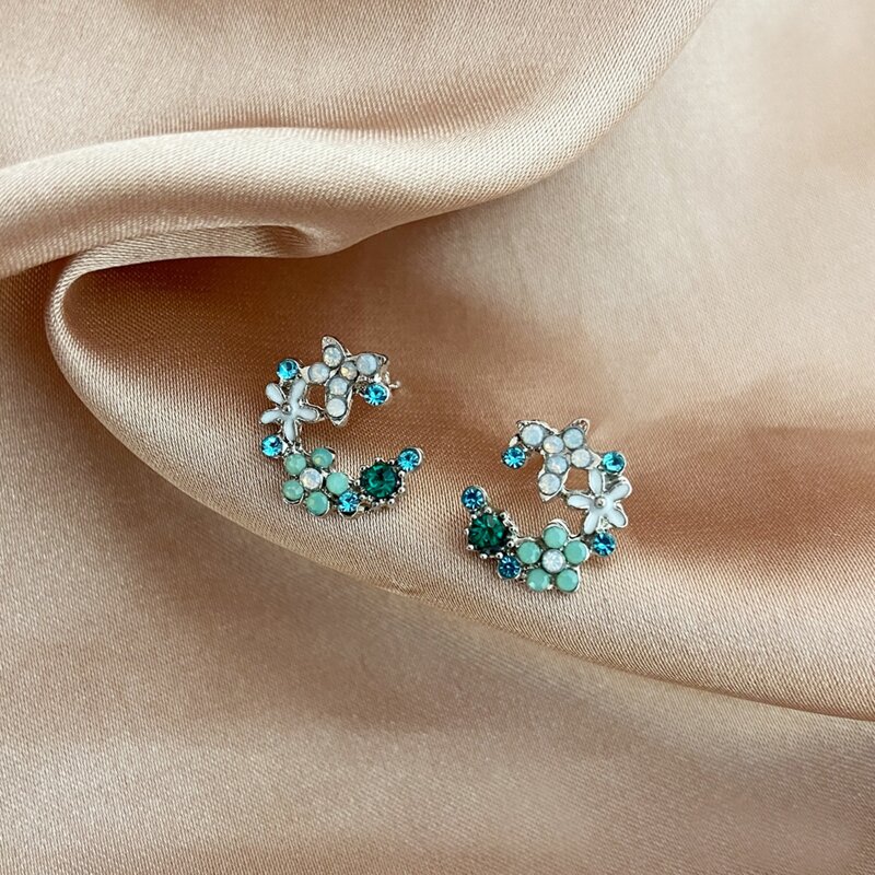

Rhinestone Flower Stud Earrings, Silver