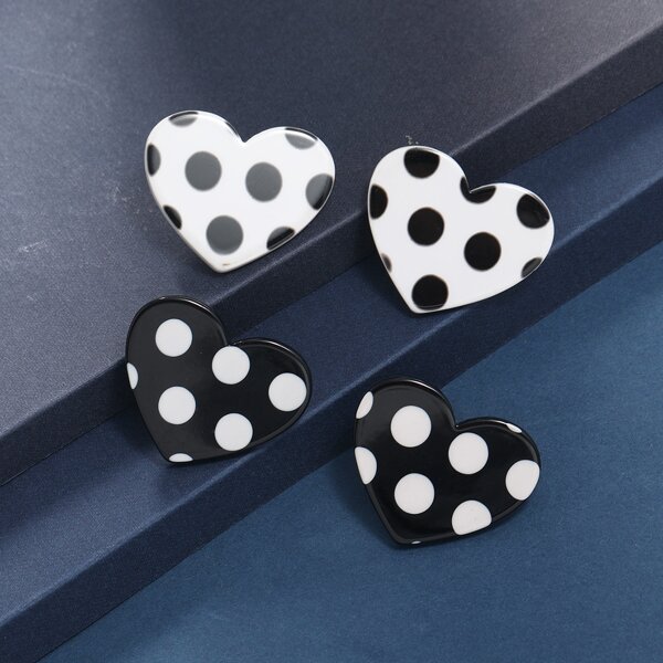 

2pairs Heart Decor Stud Earrings, Black and white