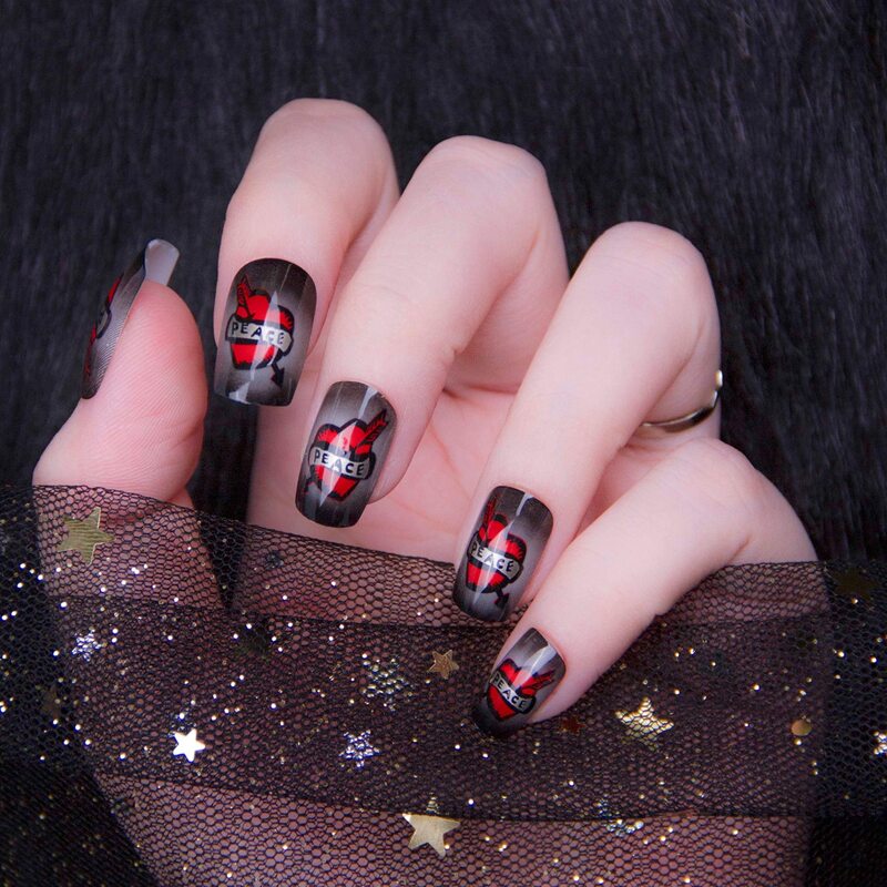 

24pcs Halloween Heart Print Fake Nail & 1sheet Tape & 1pc Nail File, Multicolor