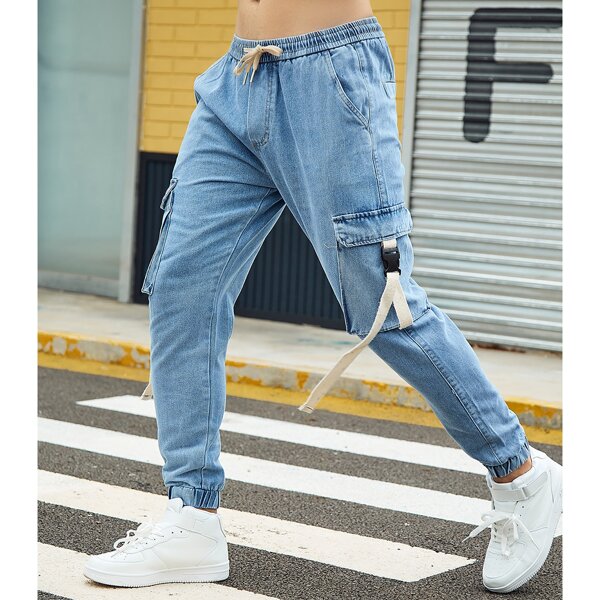

Men Buckled Flap Pocket Drawstring Waist Jeans, Light wash