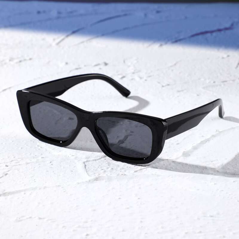 

Irregular Frame Sunglasses