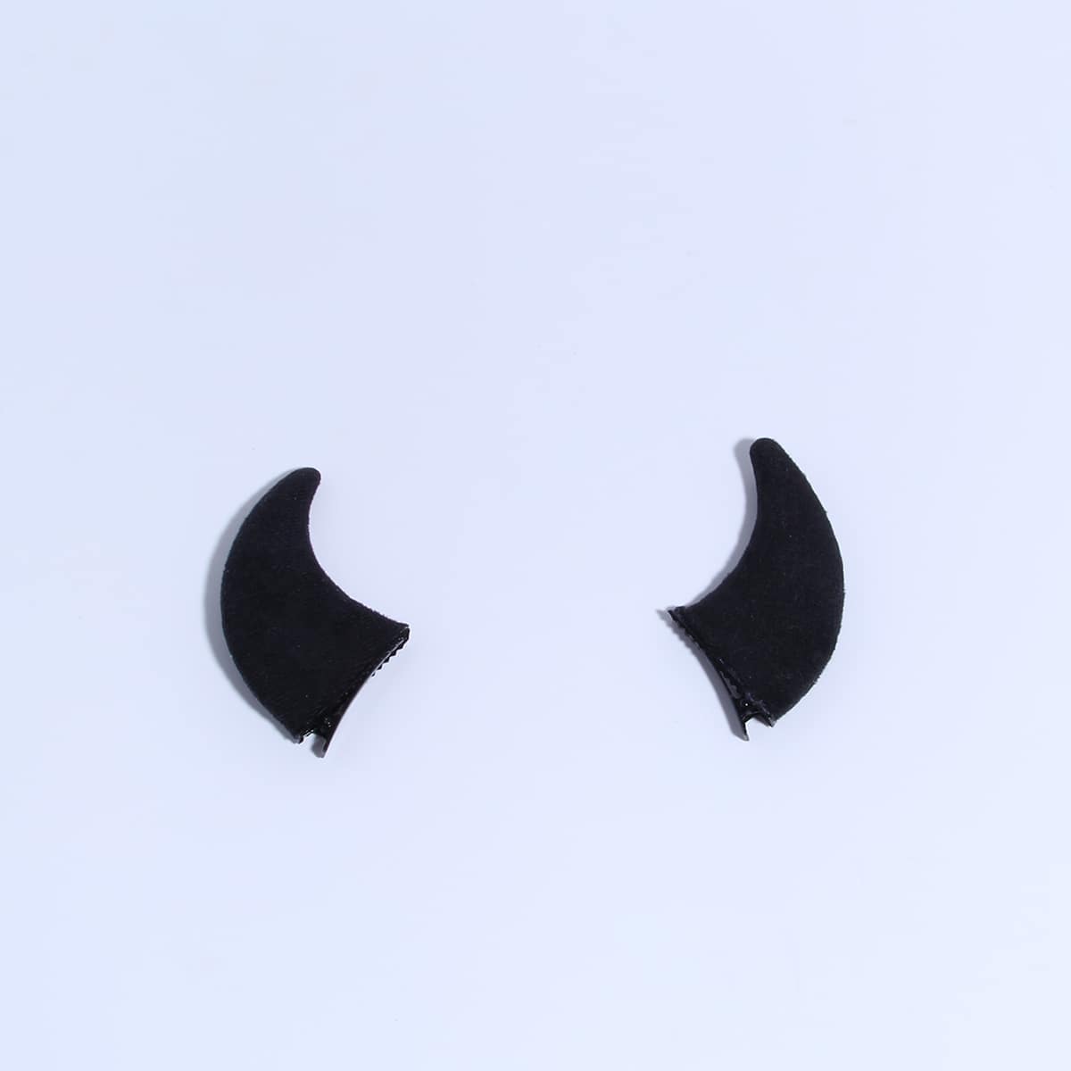 

2pcs Horn Decor Hair Clip, Black