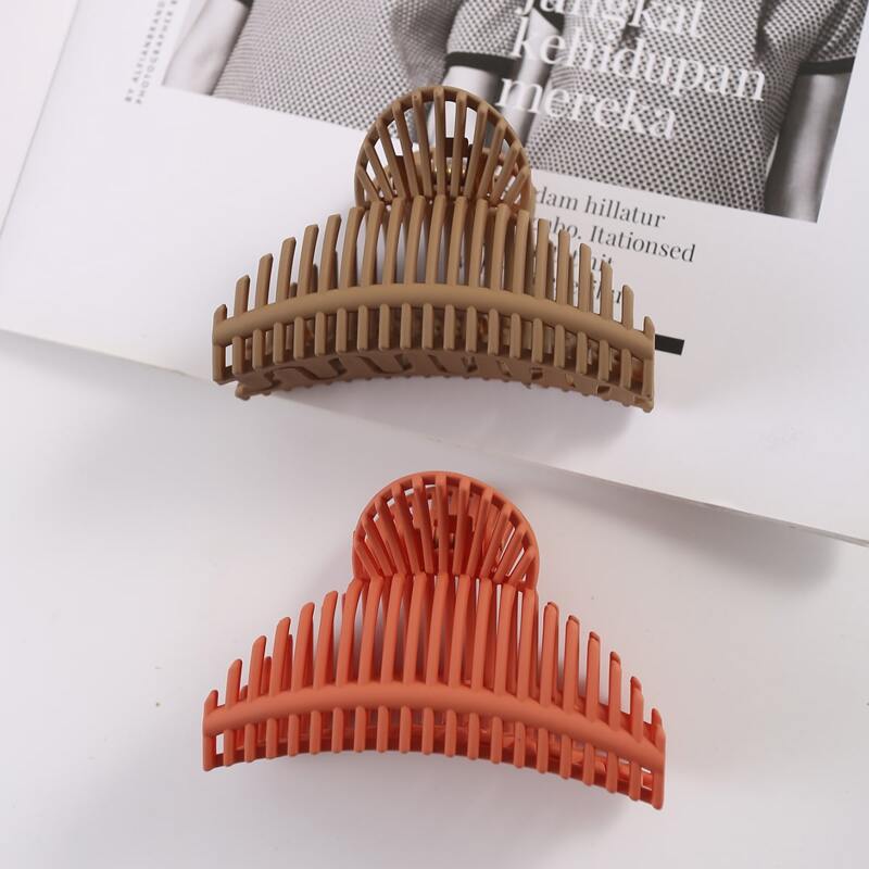 

2pcs Solid Hair Claw, Multicolor