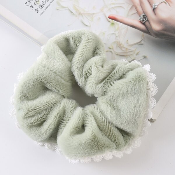 

Scallop Trim Scrunchie, Green