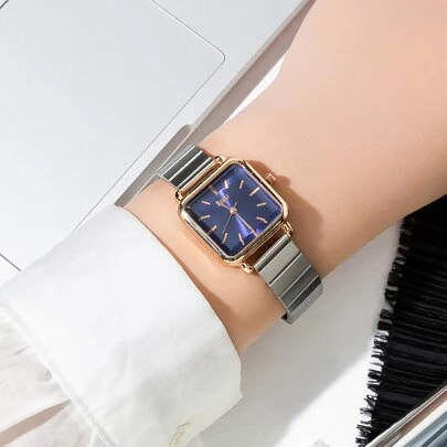 方形指针石英表作为返校学生的礼物