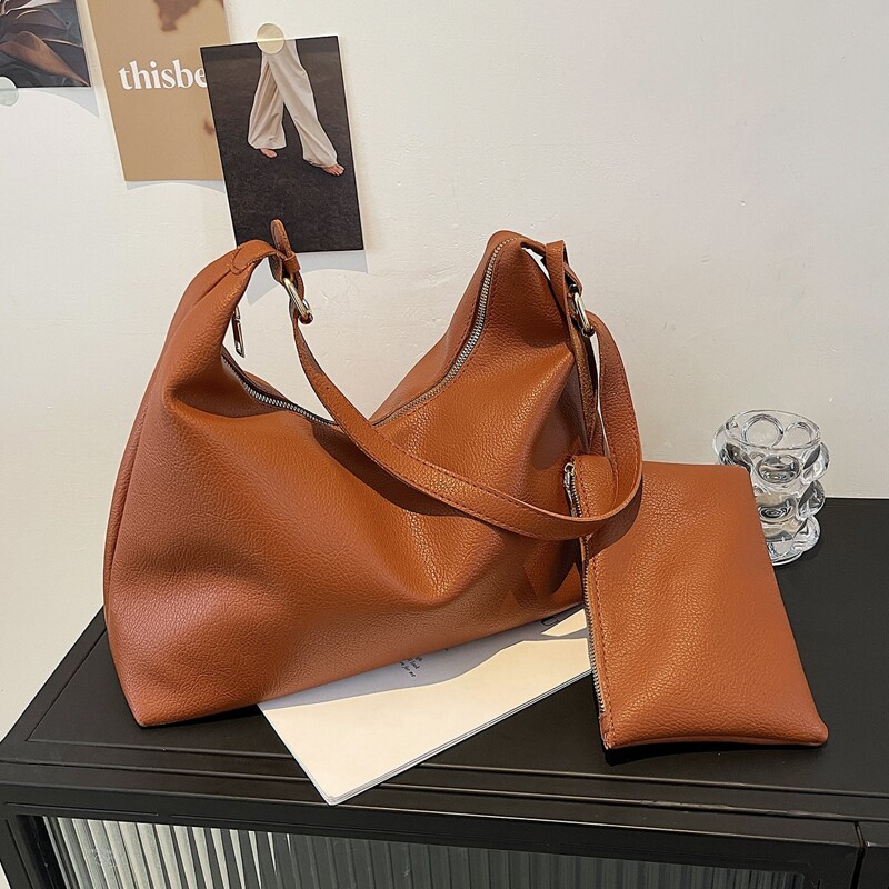 

Minimalist Shoulder Bag With Bag Insert, Brown