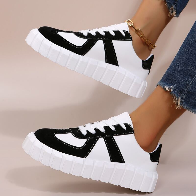 

Colorblock Lace-up Front Skate Shoes, Black