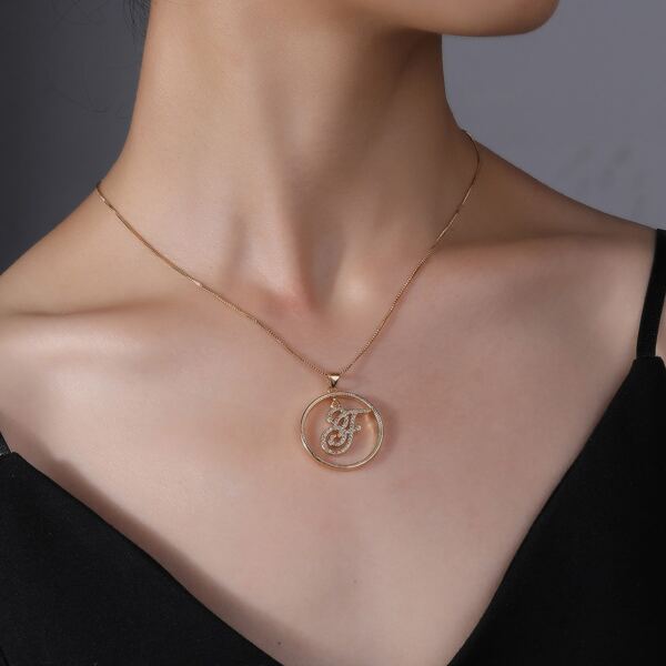 

Round Pendant Necklace, Gold